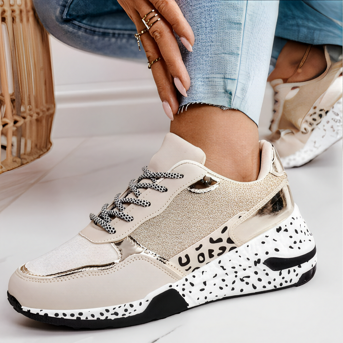Delora - Damskie sneakersy na platformie
