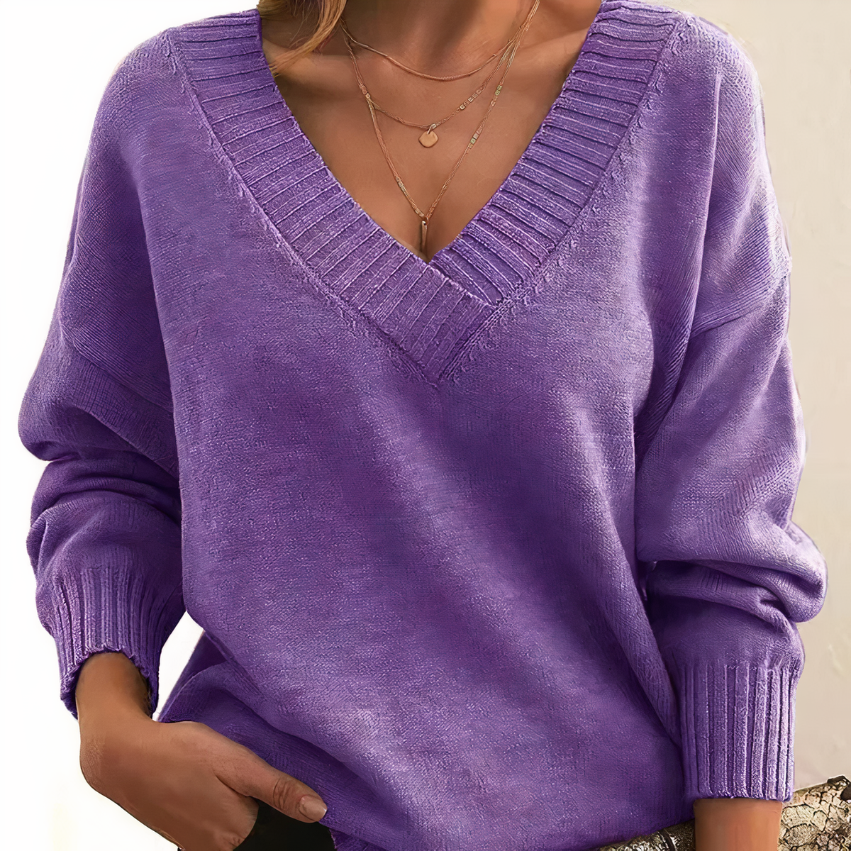 Leocadia - Elegancki sweter z dekoltem w serek
