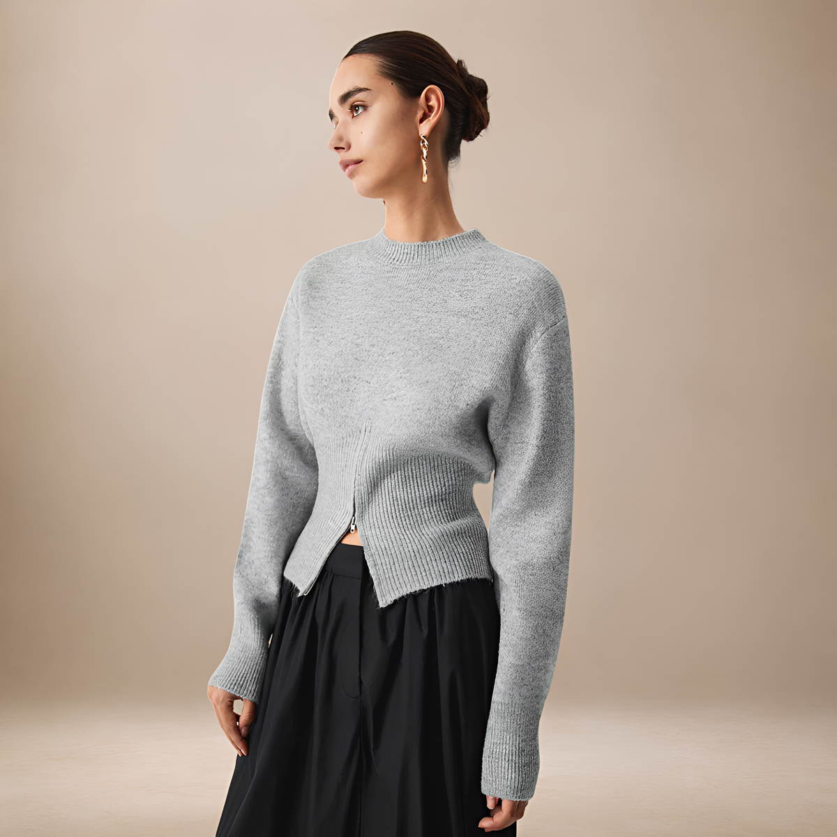 Damski sweter z półzamkiem i rozcięciem u dołu regular fit