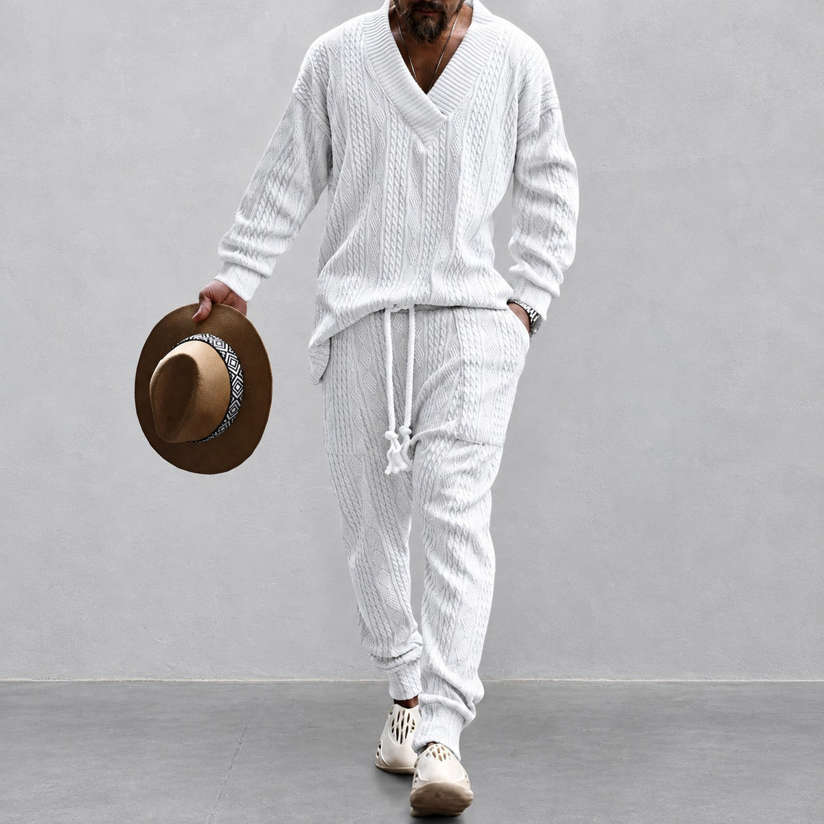 Męczny zestaw athleisure z topem z dekoltem V i spodniami z troczkami - relaxed fit