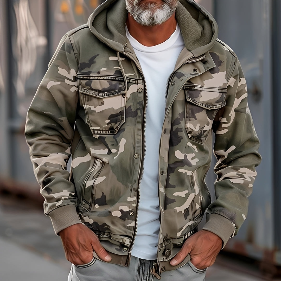 Męska kurtka camouflage z kapturem i dużymi kieszeniami na piersi