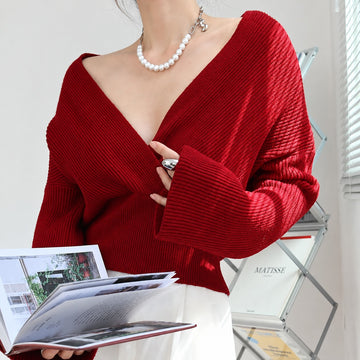 Sweter damski o długości crop z długim rękawem, V-neck, bufki