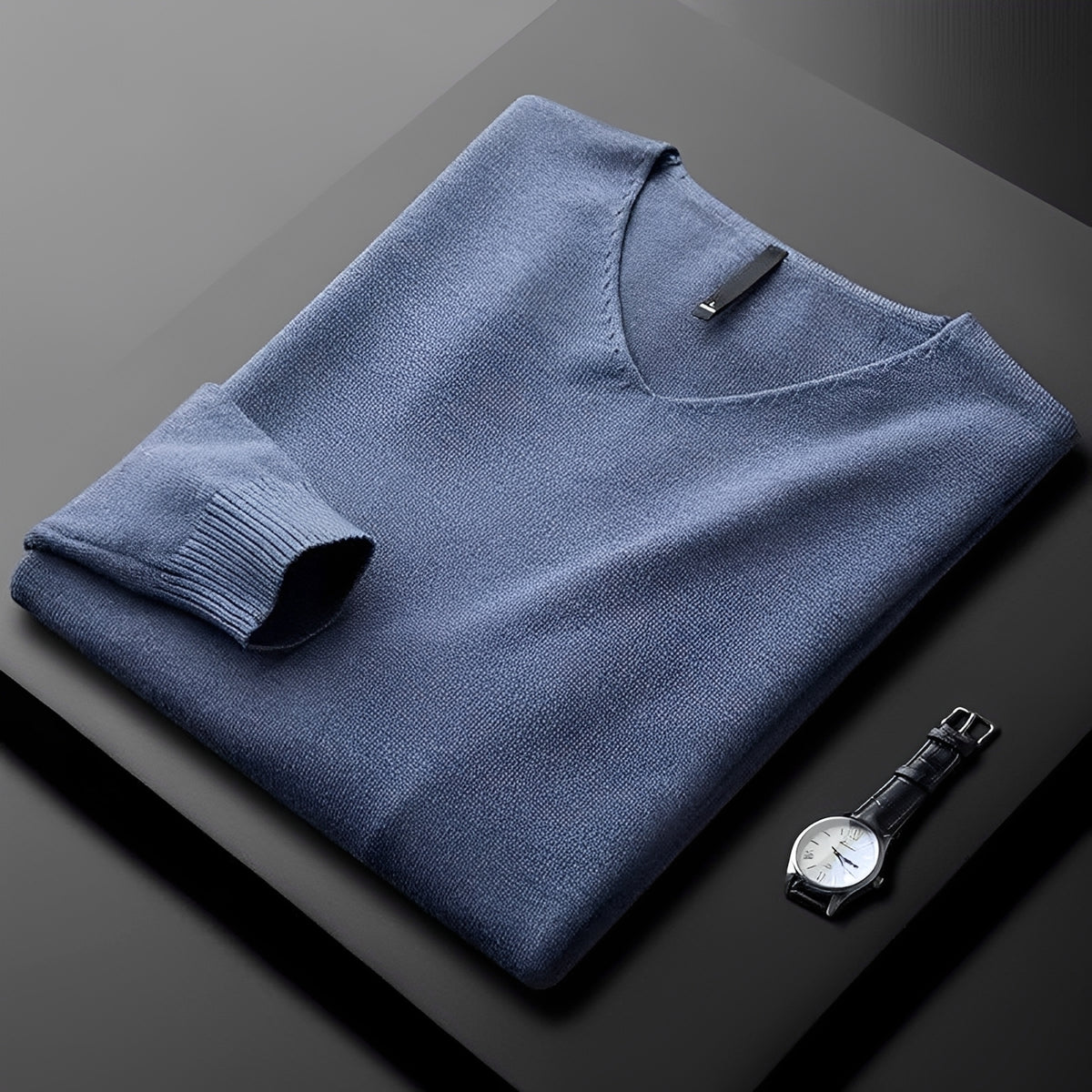 Sweter męski z dekoltem V - klasyczny krój, uniwersalny styl